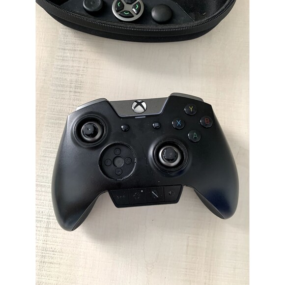 Razer Wolverine Ultimate Xbox One Controller Black With Case without Cord - Picture 6 of 10